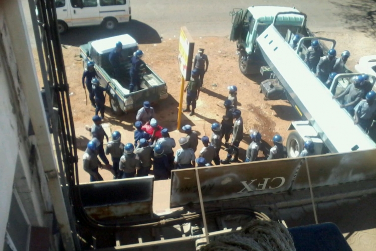 Police harassing trade unionists at ZCTU offices in 2016